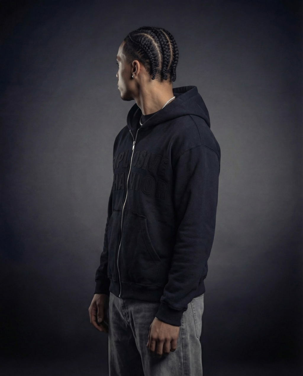 سلوك متفجر معتم بسحاب