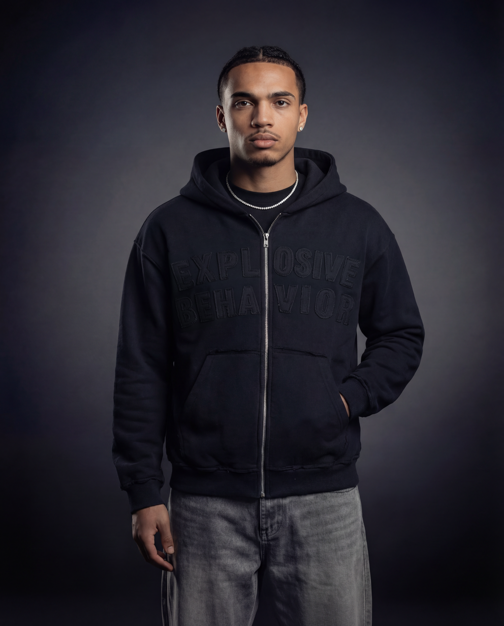 سلوك متفجر معتم بسحاب