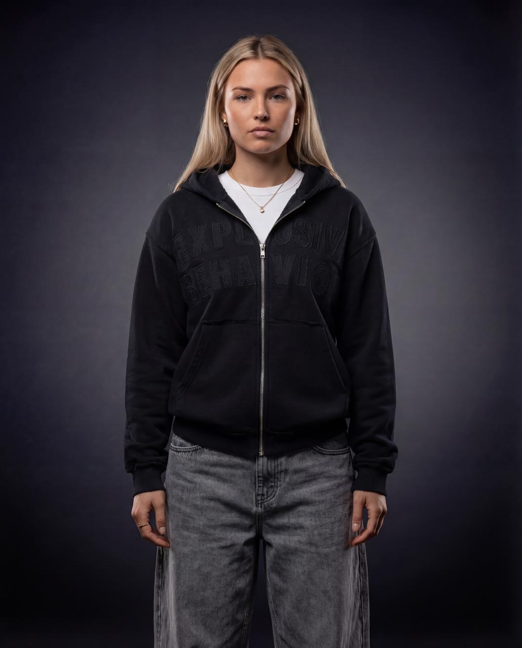 سلوك متفجر معتم بسحاب